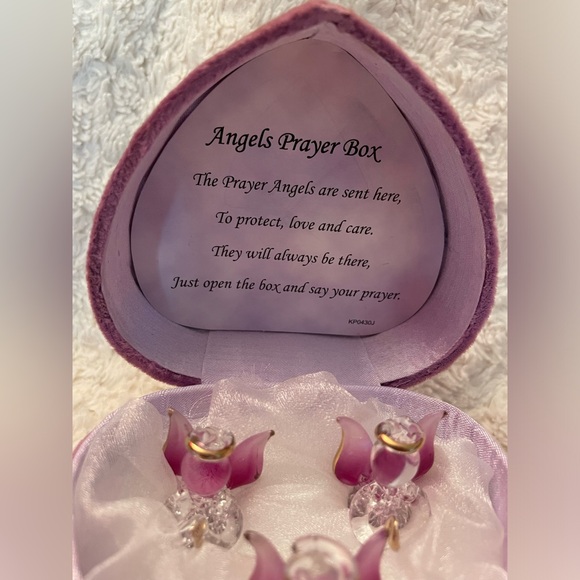 3 Angels Prayer Box 3 Glass Angels in a Heart Shaped Dusty Rose Velour Box. - Picture 3 of 7